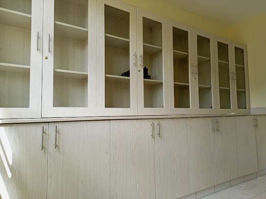 School laboratories construction and fitting. image 3