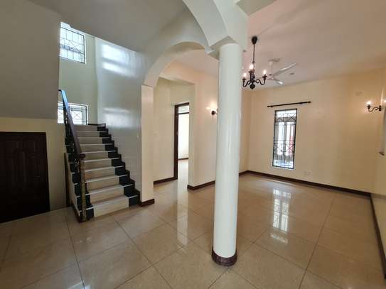 5 Bed Townhouse with En Suite in Nyali Area image 7