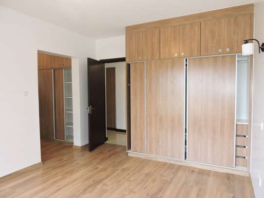 3 Bed Apartment with En Suite in General Mathenge image 8