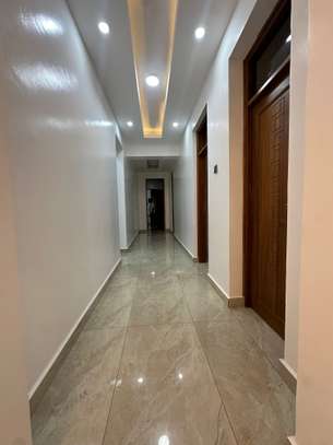 Serviced 2 Bed Apartment with En Suite at 1St Avanue image 7