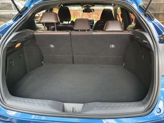 TOYOTA CHR HYBRID image 6