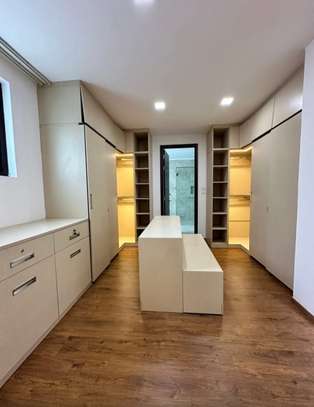 4 Bed House with En Suite in Spring Valley image 34