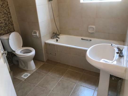 3 Bed Apartment with En Suite in Upper Hill image 13