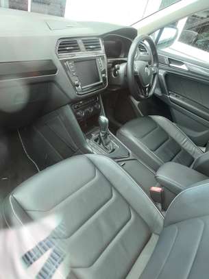 Volkswagen Tiguan Sunroof grey 2018 image 5