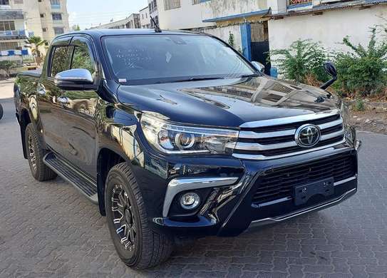 Toyota Hilux double cabin black 2018 image 2