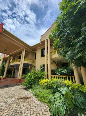 8 bedrooms Ambassadorial villas for rent in Karen Nairobi. image 2