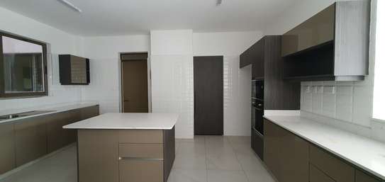4 Bed Apartment with En Suite in General Mathenge image 15
