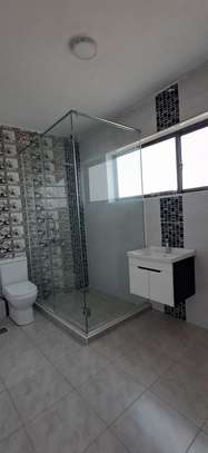 4 Bed House in Vipingo image 4