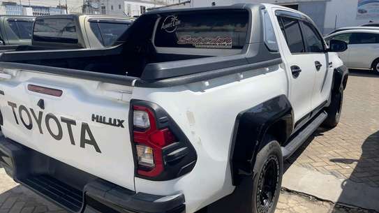 TOYOTA HILUX DOUBLE CABIN GR MANUAL 2018MODEL image 6