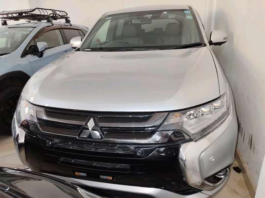 Mitsubishi outlander PHEV hybrid silver 2017 image 1