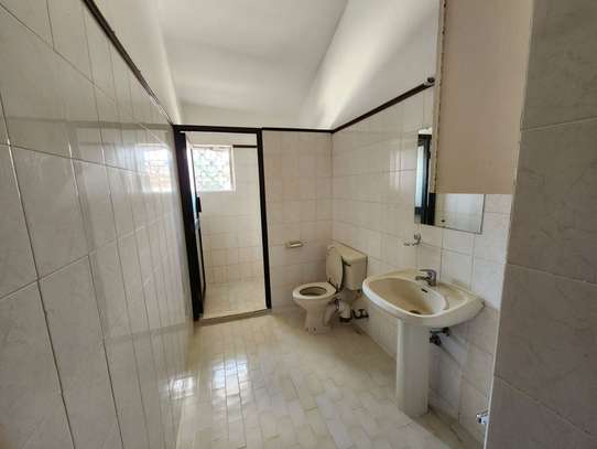 4 Bed Townhouse with En Suite in Westlands Area image 14