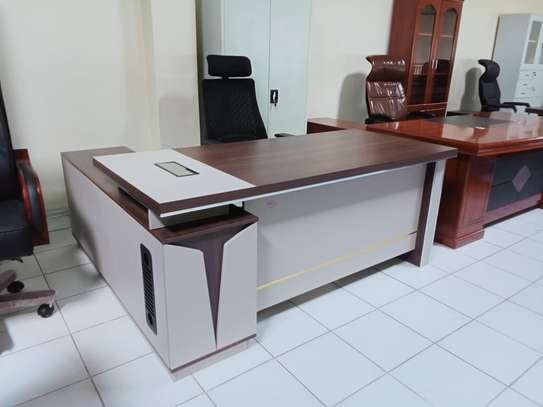 1600mm Boss office executive desk image 4