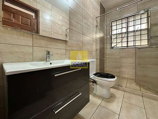 4 Bed Apartment in Parklands image 12