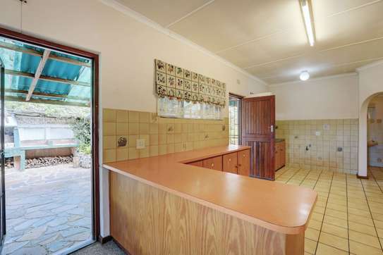 Karen  3 bedroom family house detached form main house image 7