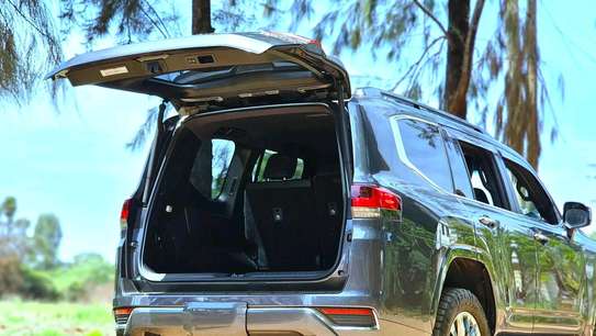 2021 Toyota land cruiser Sahara ZX image 9