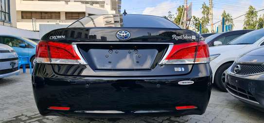 Toyota crown black 2015 model image 15