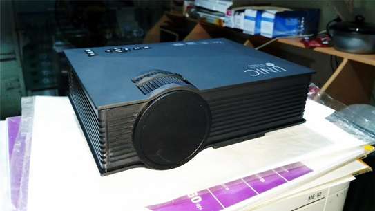 Unic 68 wifi ready projector image 4