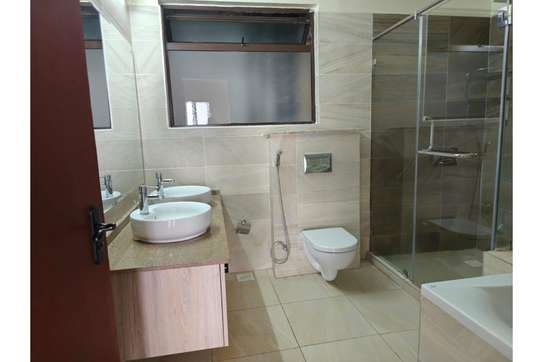3 Bed Apartment with En Suite in Parklands image 4