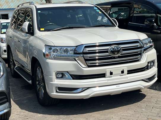 TOYOTA LAND CRUISER ZX image 4