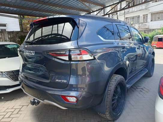 Isuzu RM 2019 model image 4