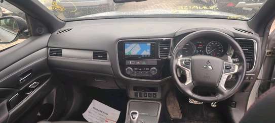 Mitsubishi Outlander sunroof image 9