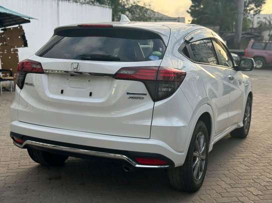 Toyota vezel white image 11