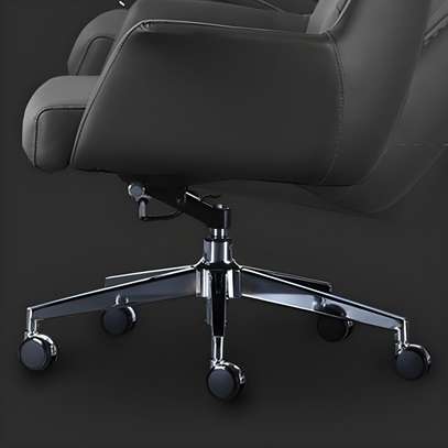 High-Back Executive Leather Chair image 5
