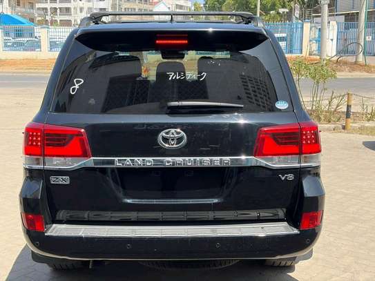 TOYOTA LANDCRUISER V8 ZX 2019MODEL SUNROOF PETROL image 4
