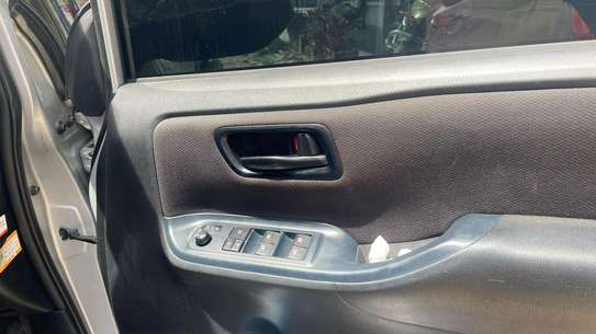 TOYOTA NOAH 2016MODEL 8 SEATER 2WD image 4