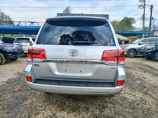 2018 Toyota land cruiser ZX V8 PETROL in Kenya image 2