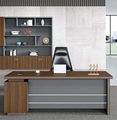 Office Desk: 1600mm Luxury Manager Desk image 1