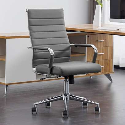 Luxury Ergonomic Mesh Swivel Office Chair image 2