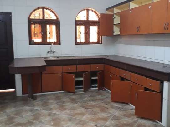 4 Bed Townhouse  in Nyali Area image 11