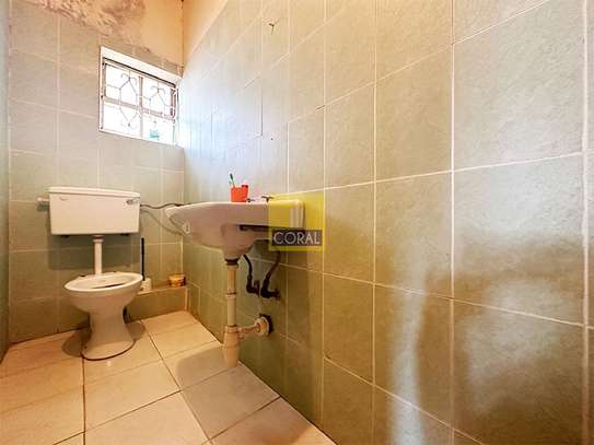 5 Bed House in Ridgeways image 10