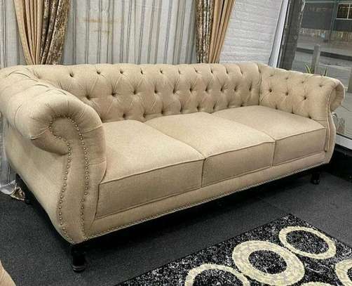 Classic 4-seater chesterfield sofa image 1