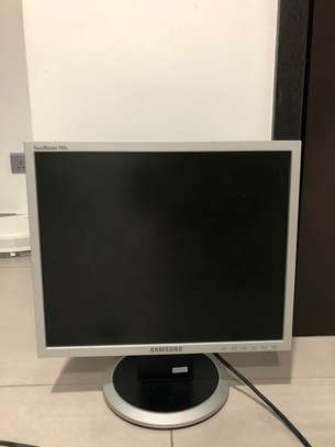 17 inch samsung monitor(square). image 4