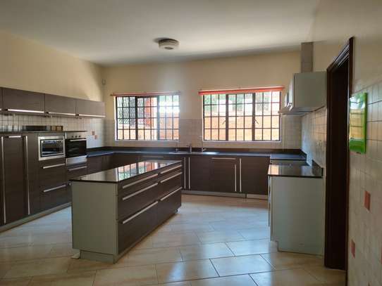 5 Bed Townhouse with Gym in Kitisuru image 3