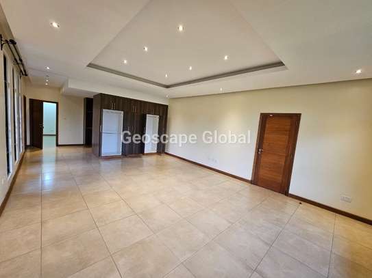 4 Bed House with En Suite in Runda image 1