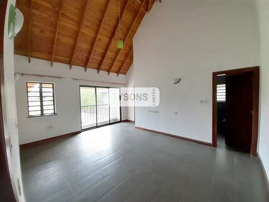 7 Bed House with En Suite in Runda image 4