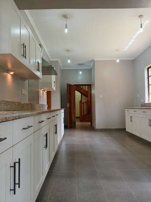 5 Bed Villa with En Suite in Karen image 5