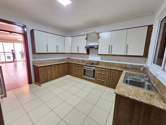 3 Bed Apartment with En Suite in Riverside image 15