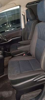 Toyota Noah gold 2018 image 6