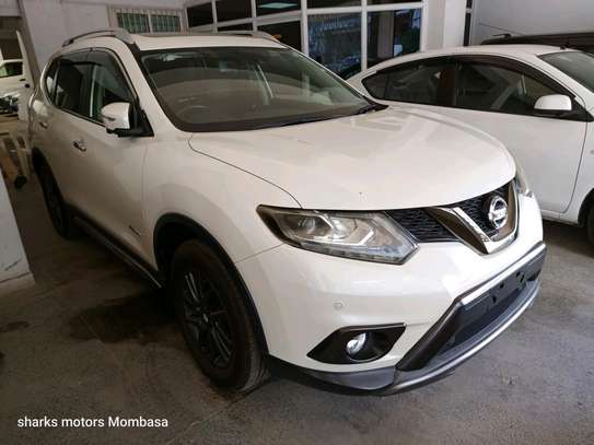 NISSAN X-TRAIL HYBRID WITH SUNROOF image 9