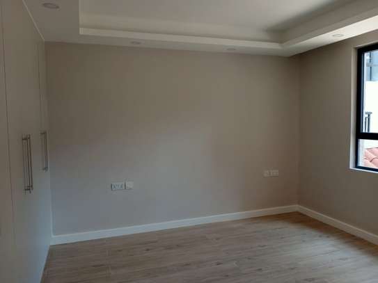 3 Bed Apartment with En Suite in Lavington image 18