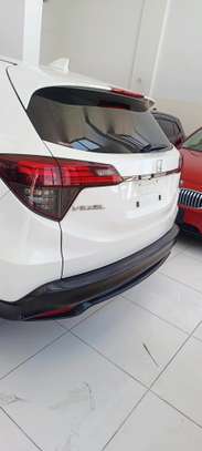 Honda Vezel Hybrid white RS 2018 image 19