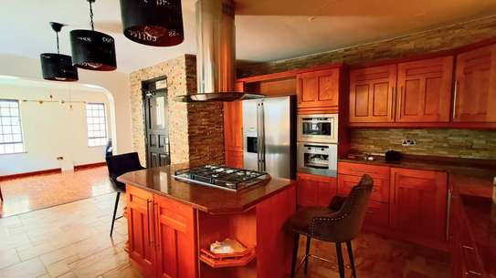 4 Bed Townhouse with En Suite in Lavington image 16