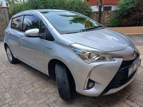 Toyota Vitz Silver Compact Efficient City Car image 2
