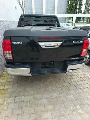 Toyota Hilux double cabin image 6