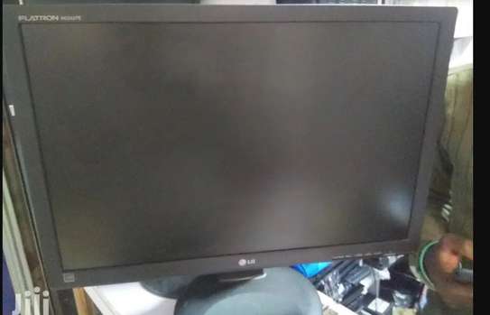 22 Inch LG Monitor Very Clean With Display Port VGA Dvi image 1