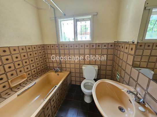 4 Bed House with En Suite in Spring Valley image 12